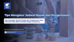 Tips mengatur jadwal masak dan pengemasan agar makanan tiba dalam kondisi hangat sempurna yang menampilkan seorang koki bersarung tangan biru sedang menata wadah katering ke dalam kantong kertas
